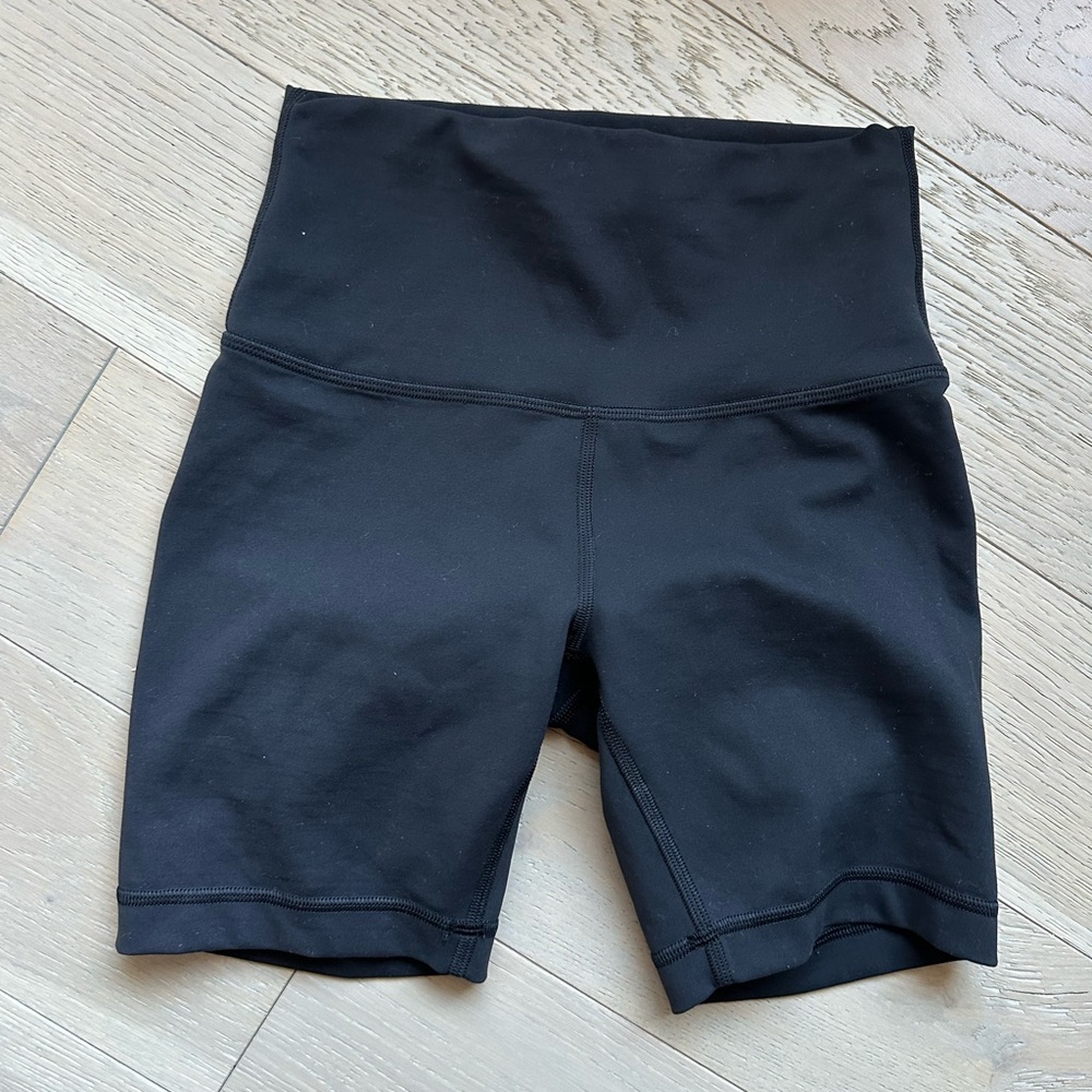 Lululemon - Wunder train shorts - 6”